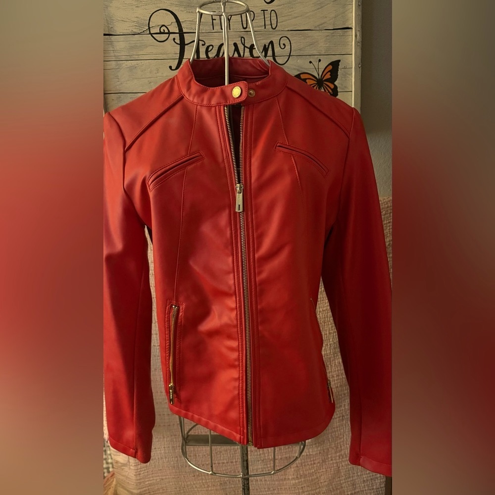 New women’s lightweight zip up jacket.